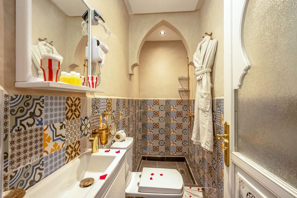 Shower, free toiletries, hair dryer, towels