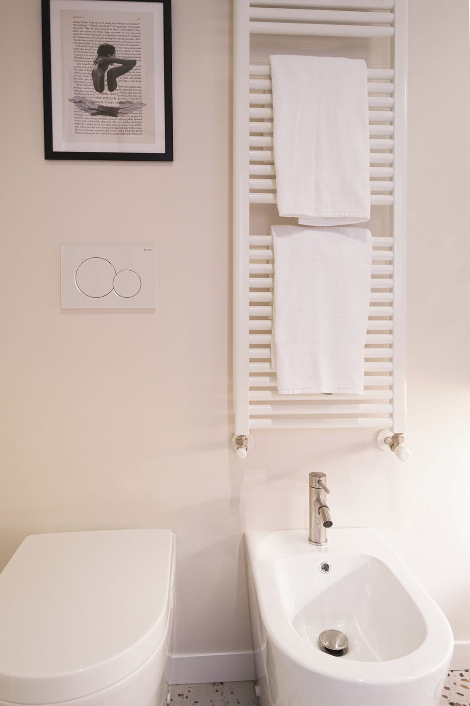 Classic Double Room, 2 Twin Beds, Courtyard View | Bathroom | Shower, hair dryer, bidet, towels