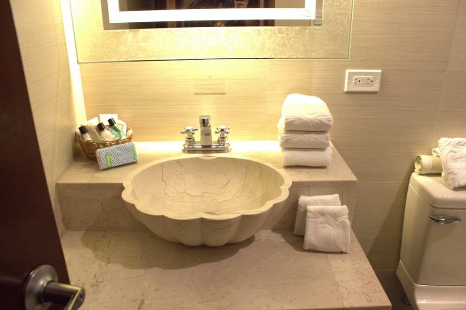 Shower, rainfall showerhead, free toiletries, hair dryer