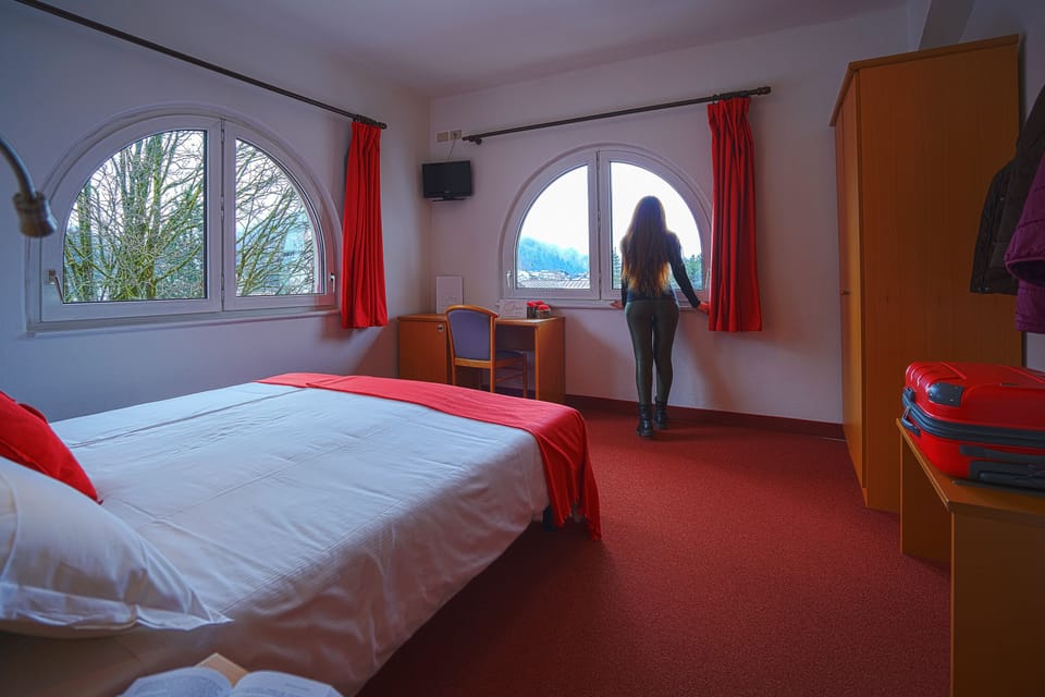 Comfort Single Room, 1 Bedroom, Private Bathroom | Desk, bed sheets