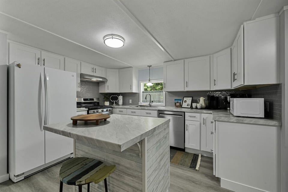 Fully stocked kitchen.