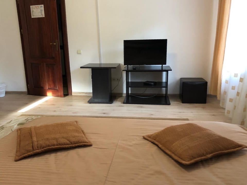 Deluxe Double Room, Pool View | Desk, free WiFi, bed sheets
