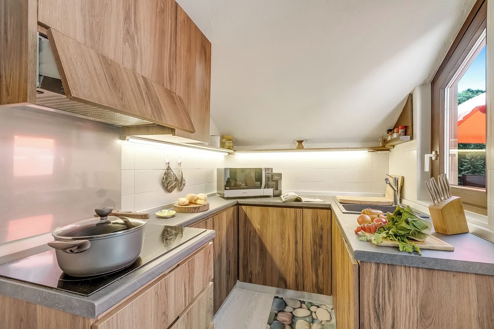 Family Apartment, Multiple Bedrooms (Appartamento Alpine Inspiration) | Private kitchen | Fridge, microwave, stovetop, dishwasher