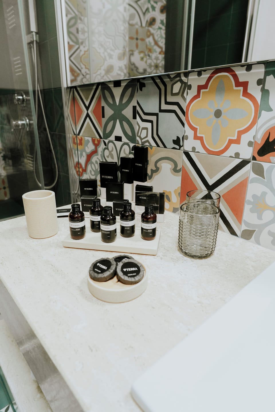 Gangi vecchio | Bathroom | Shower, hair dryer, slippers, towels