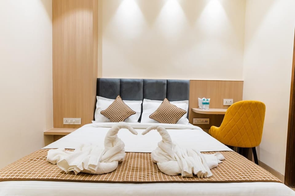 Classic Room | In-room safe, iron/ironing board, free WiFi