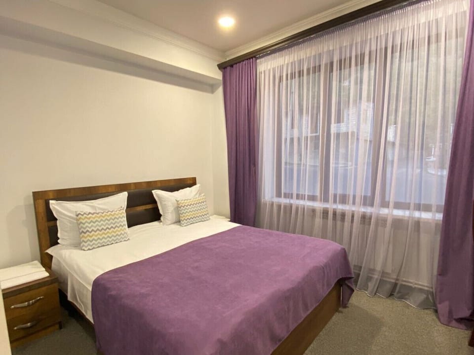 Double Room | Hypo-allergenic bedding, desk, soundproofing, free wired internet