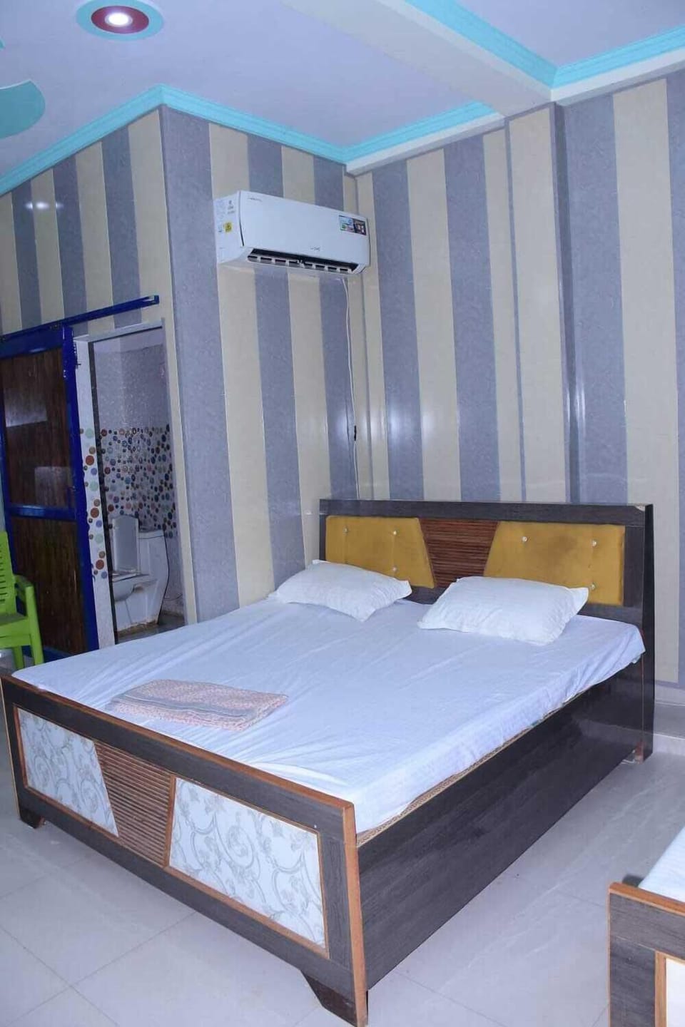 Family Room | WiFi (free)