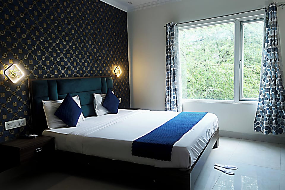 Deluxe Room | Soundproofing, free WiFi, bed sheets