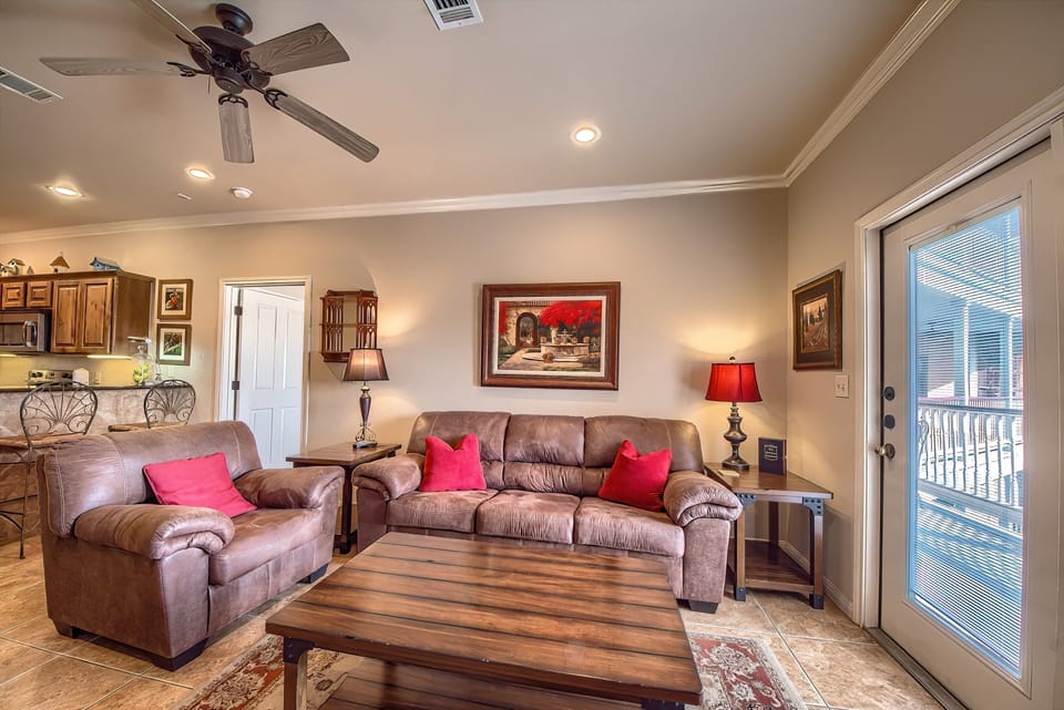 Condo, 3 Bedrooms | Living area