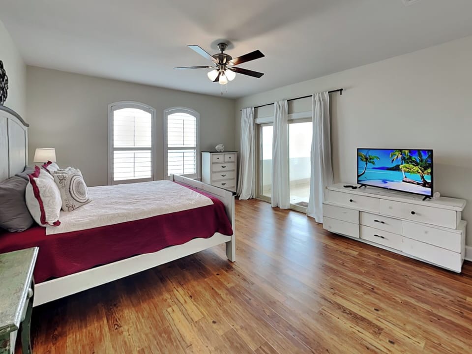 Second Floor, Fourth Bedroom - King Bed w/ Private Balcony, Ensuite Bathroom