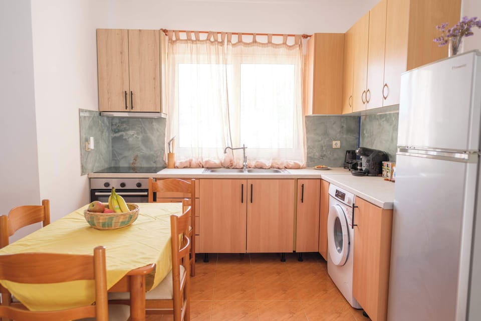 Fully Equipped Kitchen with Dining Table