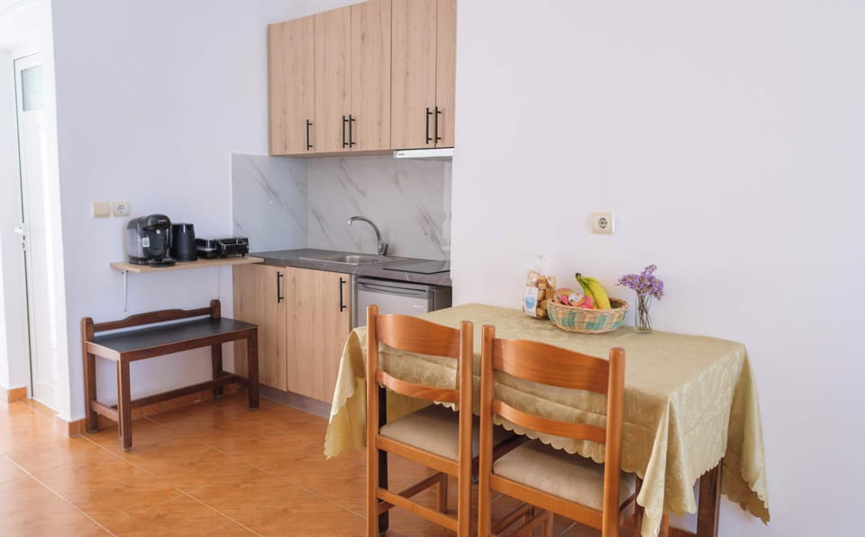 Bright Dining Area with Kitchenette