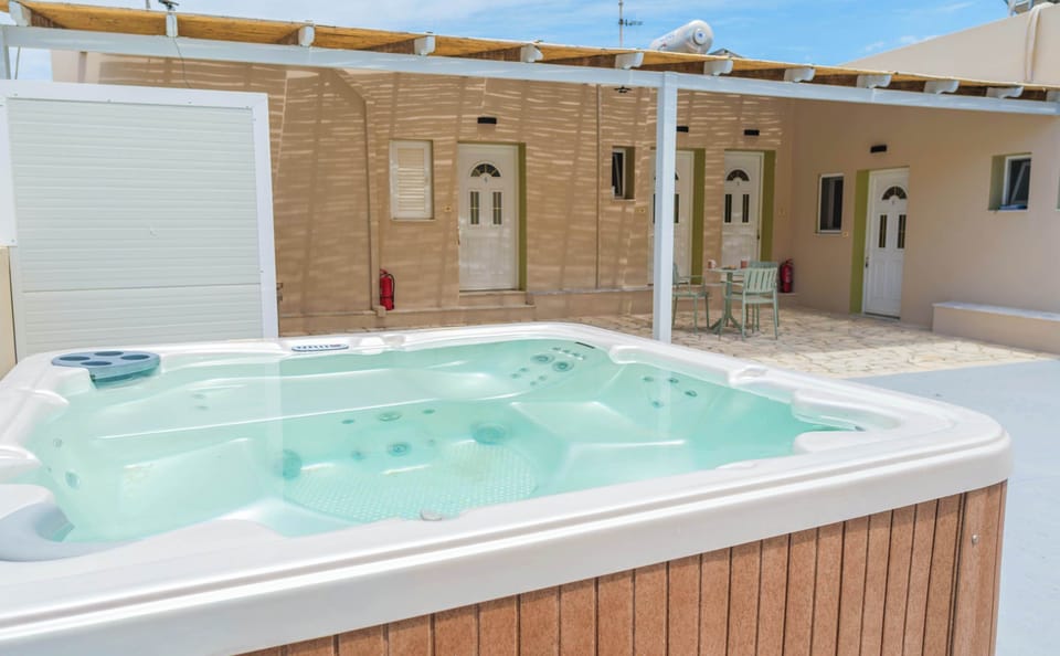 Communal Outdoor Jacuzzi Accommodating 6 Guests