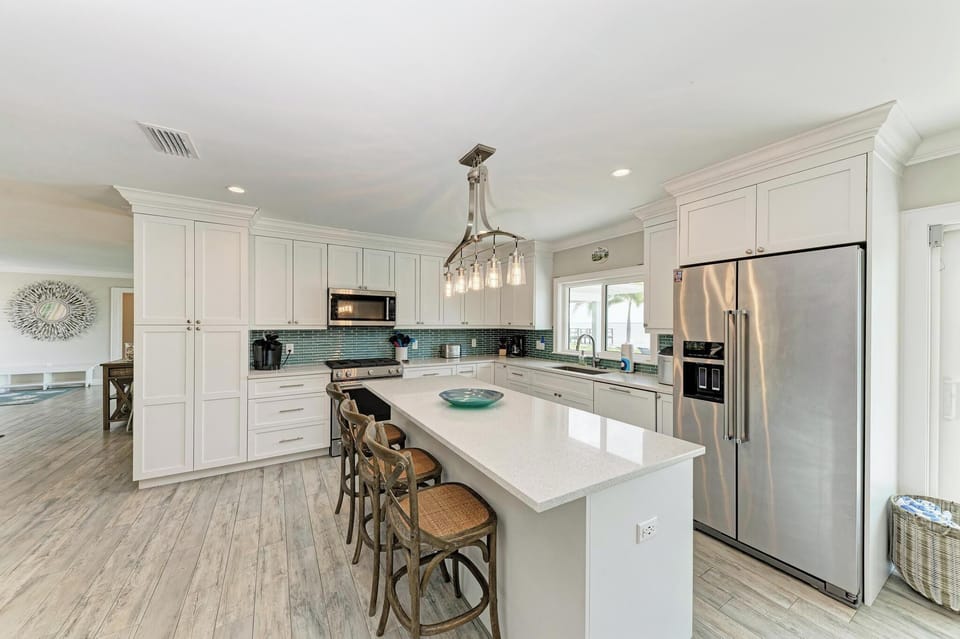 Royale View Kitchen (1)