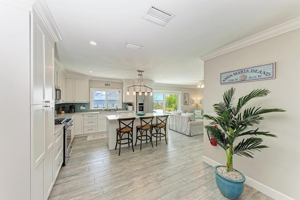 Royale View Kitchen (3)