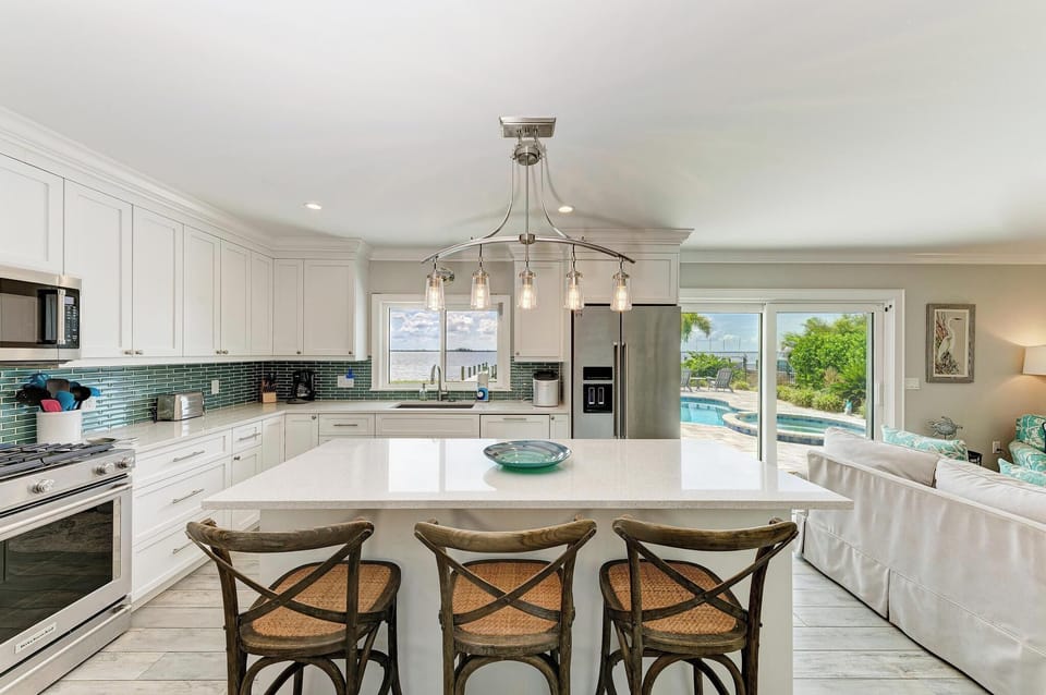 Royale View Kitchen (2)