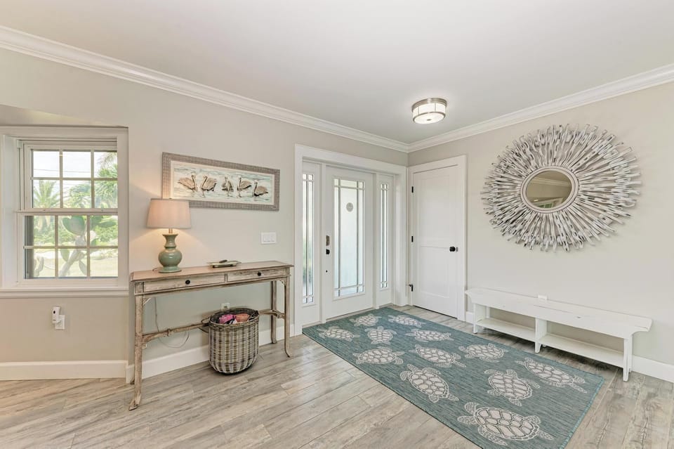 Royale View Front Entryway