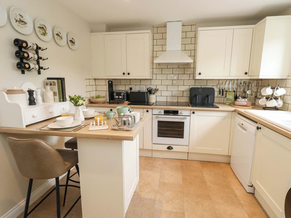 Fridge, microwave, dishwasher, toaster