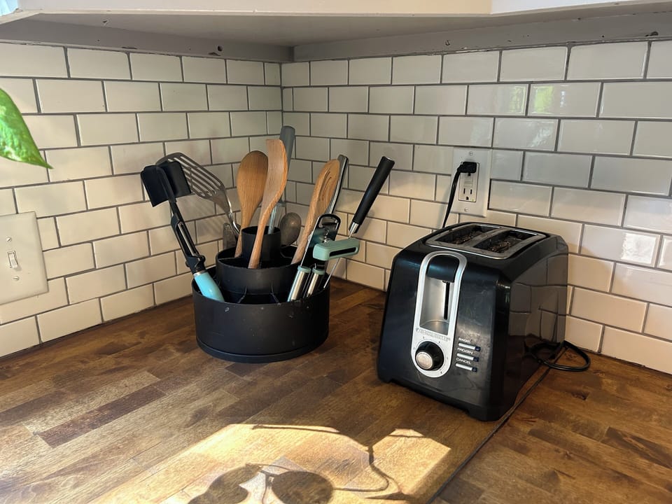 The kitchen is stocked with all of the essentials. 