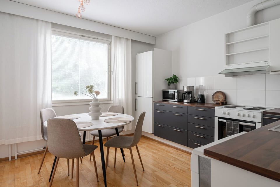 Basic Apartment, Balcony, Courtyard View | Private kitchen | Full-size fridge, microwave, oven, stovetop