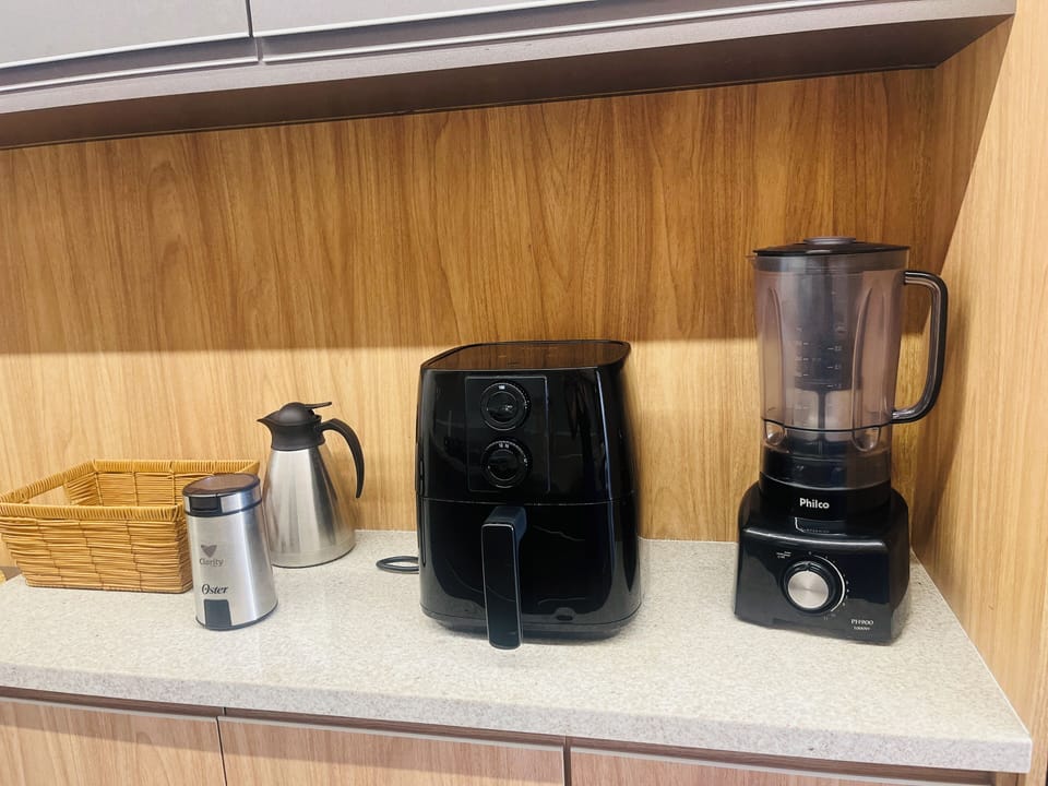 Deluxe Apartment | Private kitchen | Full-size fridge, microwave, oven, espresso maker