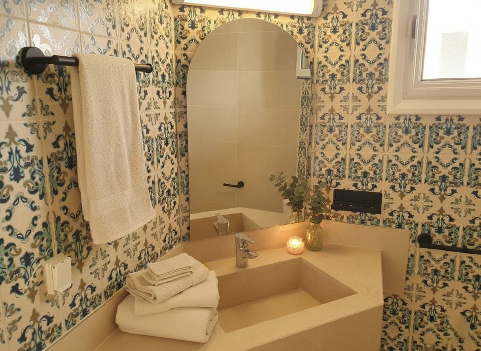Shower, towels, soap, toilet paper