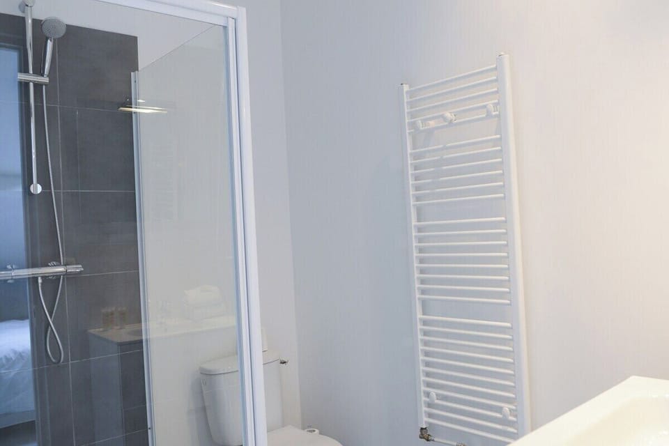 Salle de douche de la Chambre 2 de Lille Avenue
