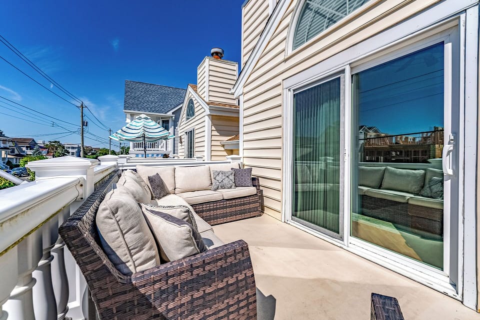 Open balcony flowing into the living room.
