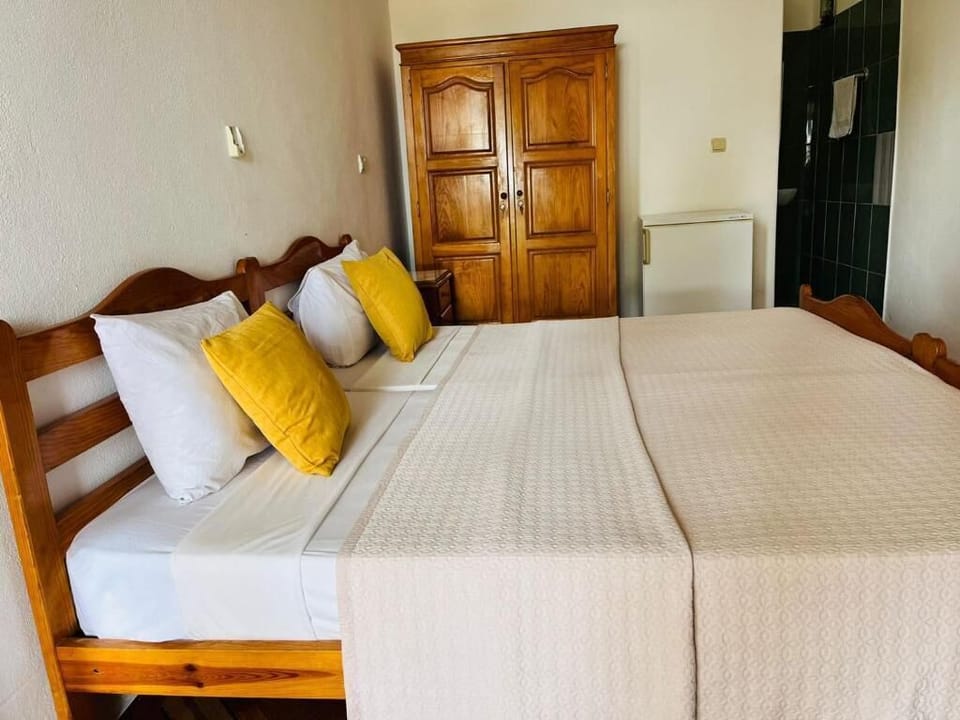 Basic Twin Room, Balcony, Beach View | Bathroom | Shower, towels, soap, shampoo