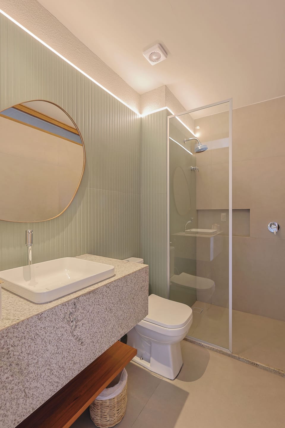 Towels, soap, shampoo, toilet paper