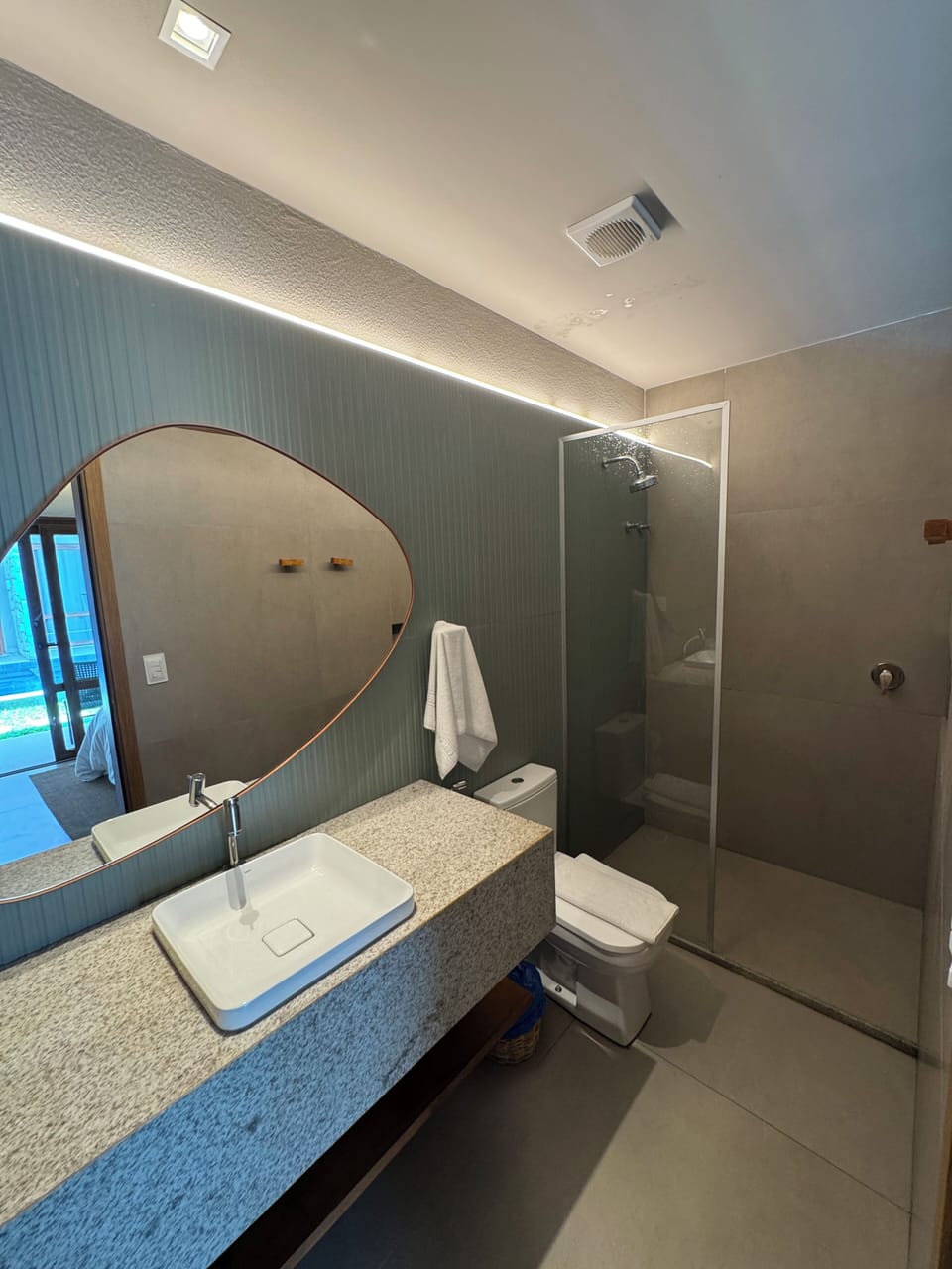 Standard Suite, Garden Area | Bathroom | Towels, soap, shampoo, toilet paper