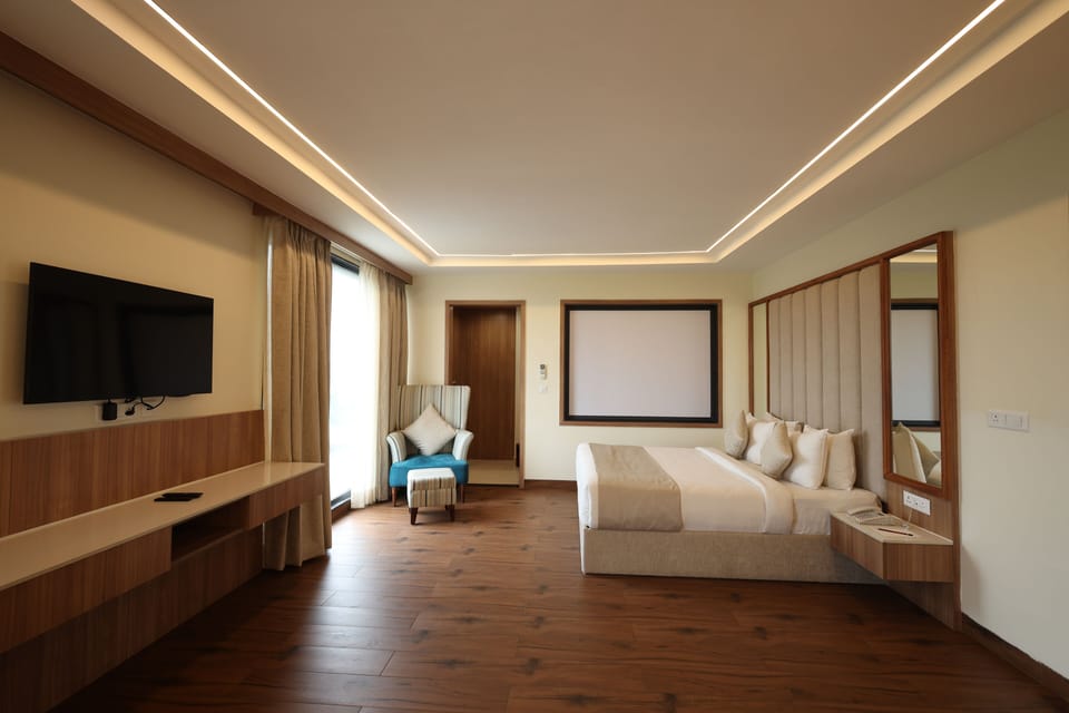Suite, Non Smoking | Premium bedding, in-room safe, desk, laptop workspace