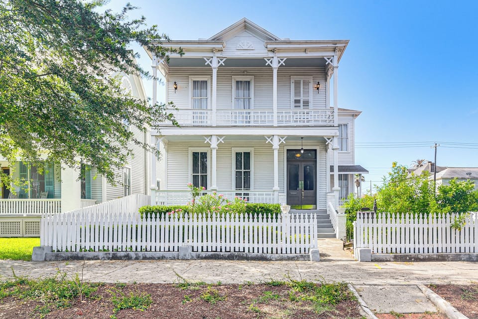 Property Exterior | 1st-Floor Apartment Unit | 1 Mi to Galveston Seawall