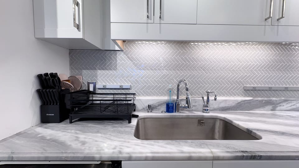 Gourmet Kitchen - Filtered instant hot water, burning hot, marble countertop.