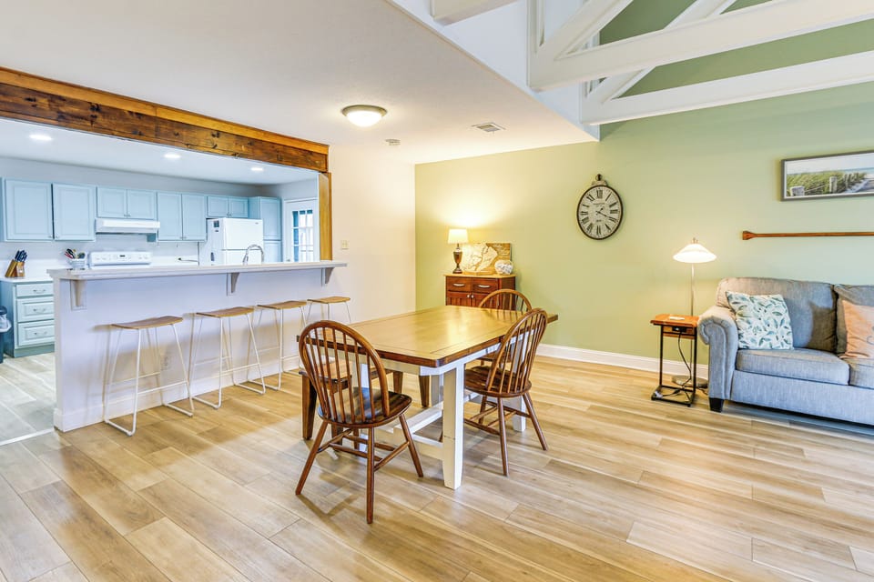 Dining Area | Dishware & Flatware