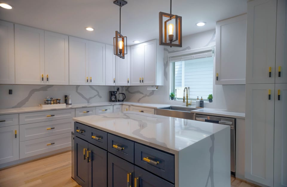 Modern luxurious and spacious chef's kitchen 