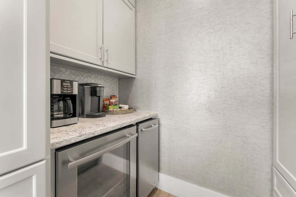 Kitchen features a butler's pantry.