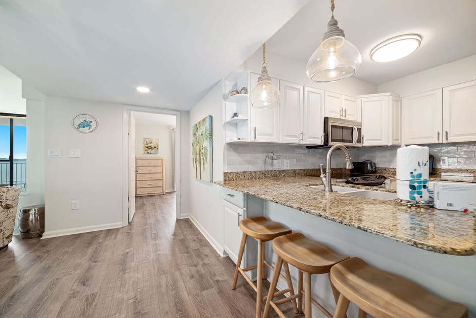 Breakfast bar and kitchen
