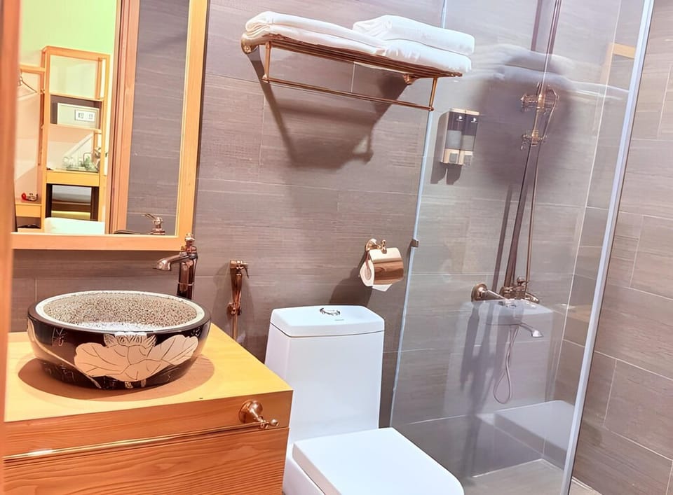 Family Room | Bathroom | Shower, rainfall showerhead, designer toiletries, hair dryer