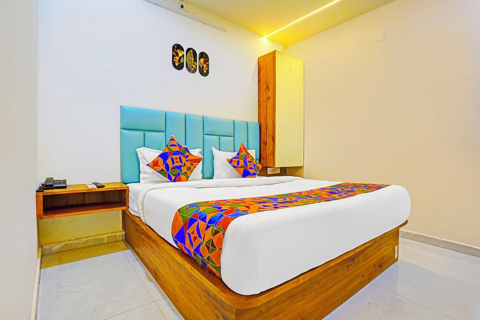 Egyptian cotton sheets, premium bedding, in-room safe, desk