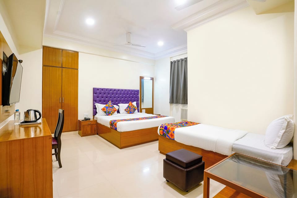 Family Room | Egyptian cotton sheets, premium bedding, in-room safe, desk