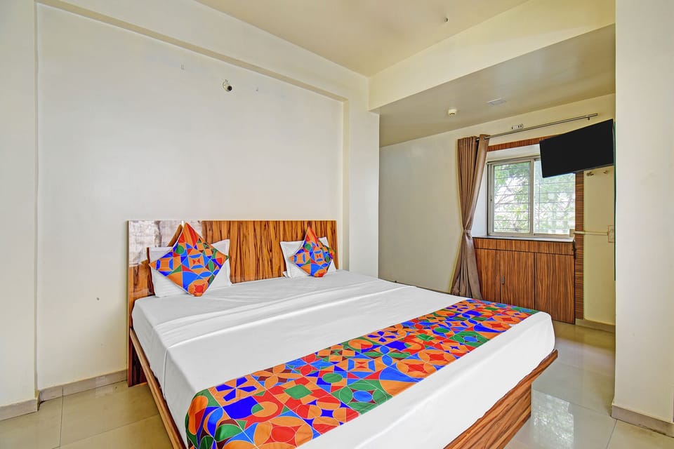 Egyptian cotton sheets, premium bedding, in-room safe, free WiFi