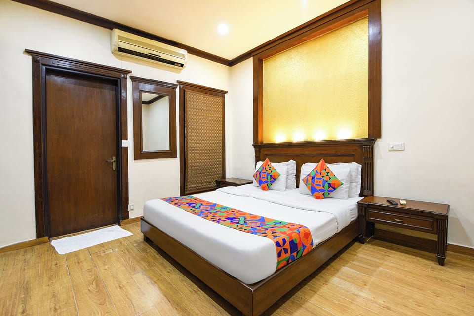 Egyptian cotton sheets, premium bedding, in-room safe, free WiFi