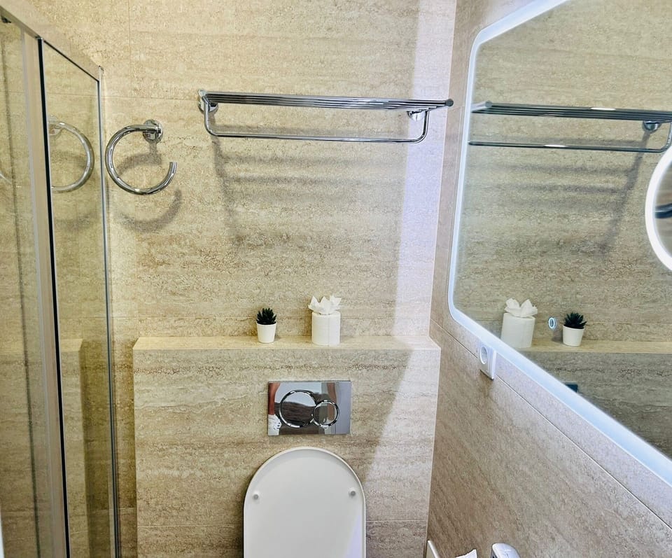 Private en-suite bathroom