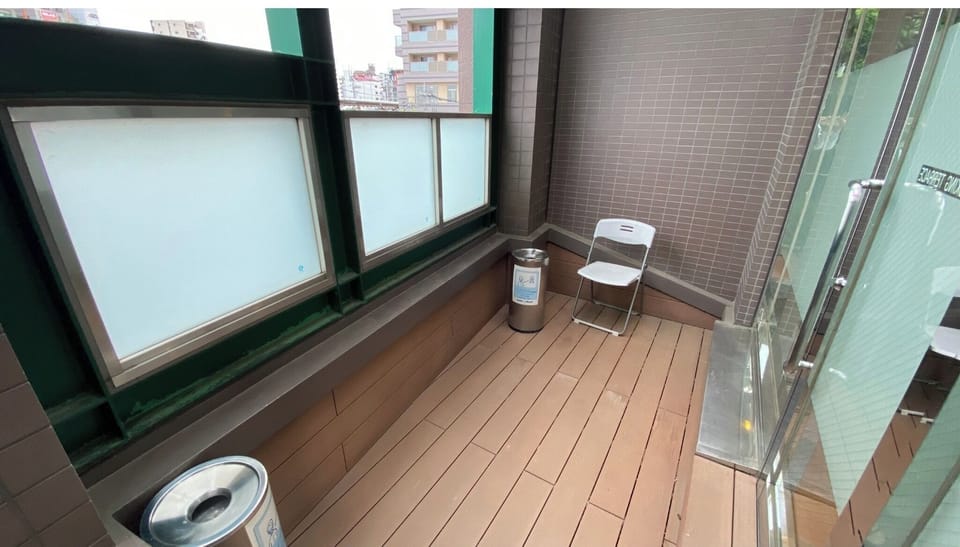 Smoking space on the third floor