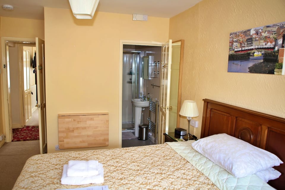 Double Room, Ensuite | Individually furnished, desk, soundproofing, iron/ironing board