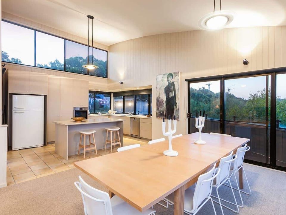 Kitchen & Dining