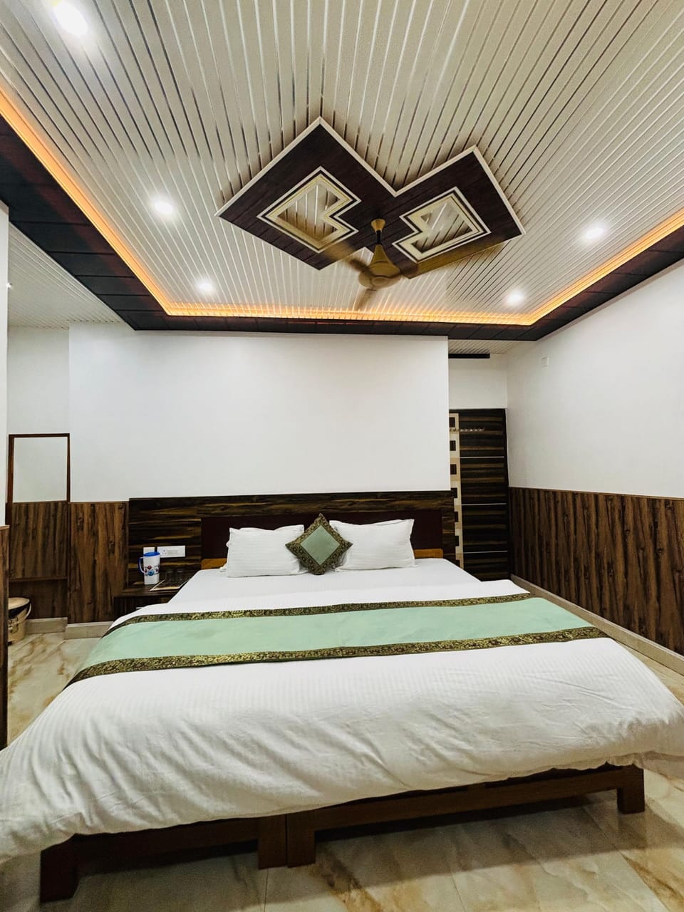 Deluxe 2 Double Bed Room | Free WiFi