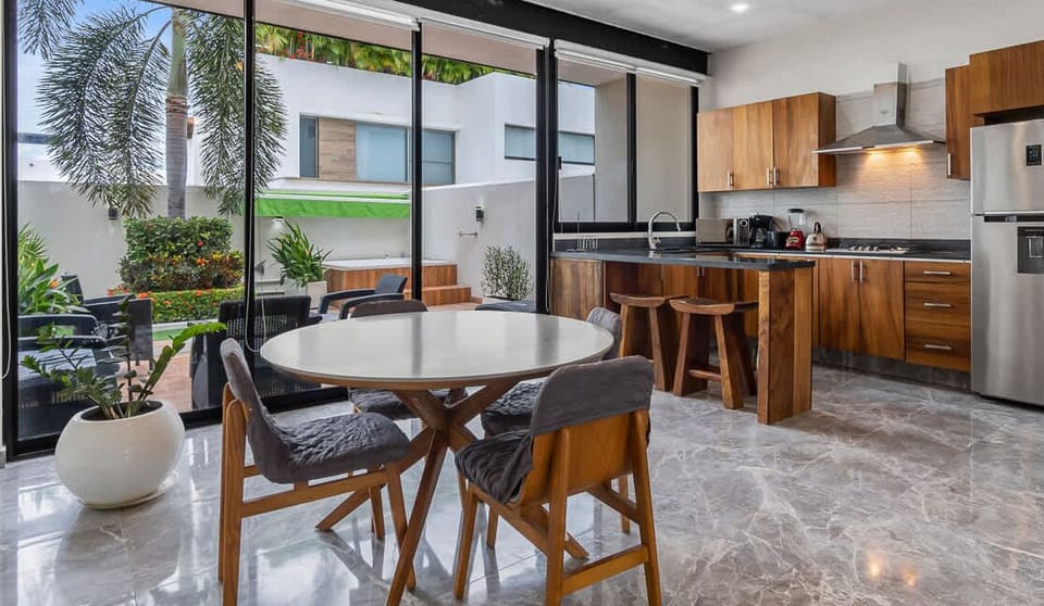 Kitchen-Dining Area