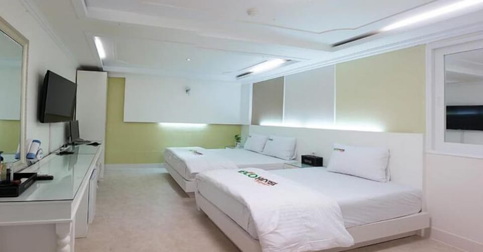 Deluxe Twin Room (2+ people extra charge 20,000 on site) | Free WiFi